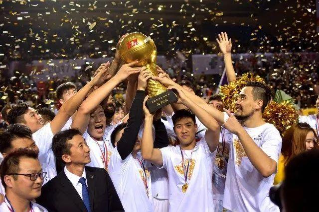 乒乓球机器人球技如何？最新研究称可超越人类精英乒乓球手